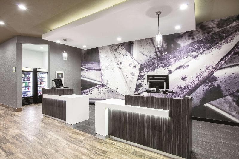 La Quinta Inn & Suites by Wyndham Amarillo Airport 5