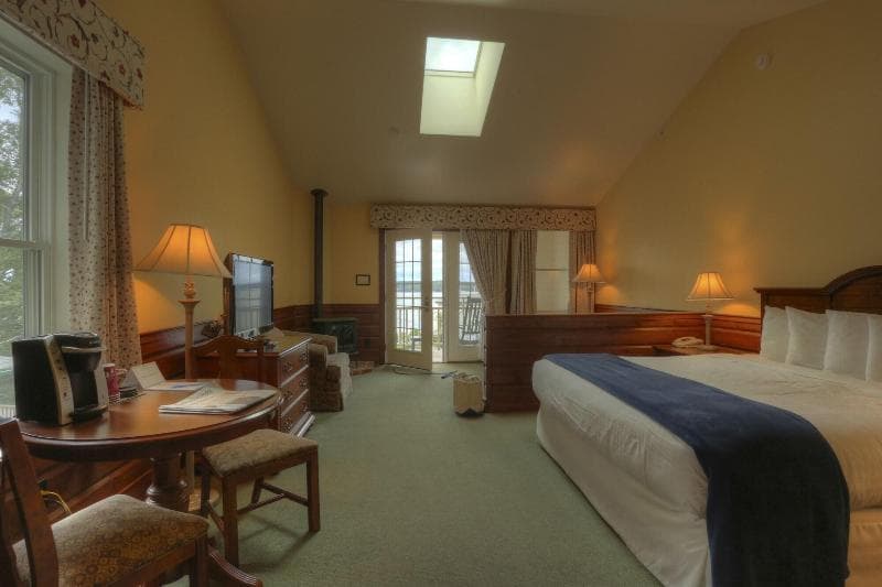 Spruce Point Inn Resort & Spa 5