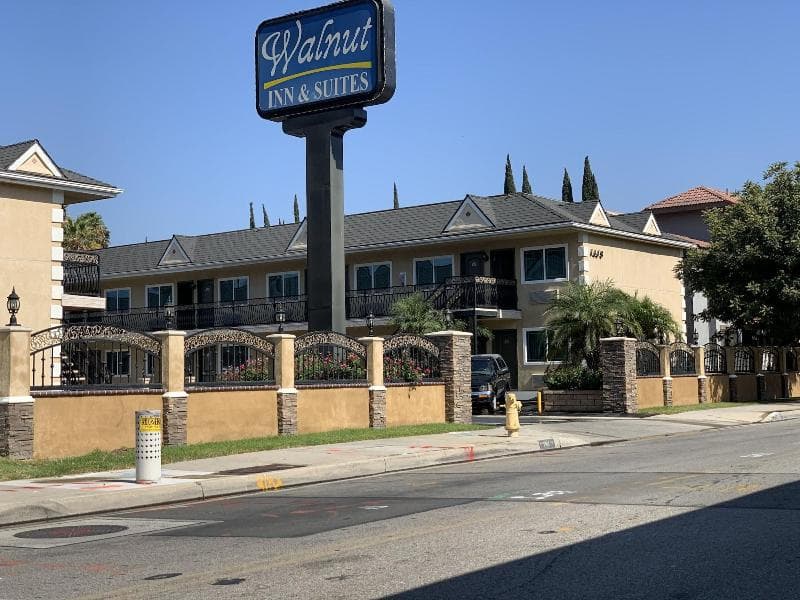 Walnut Inn & Suites 3