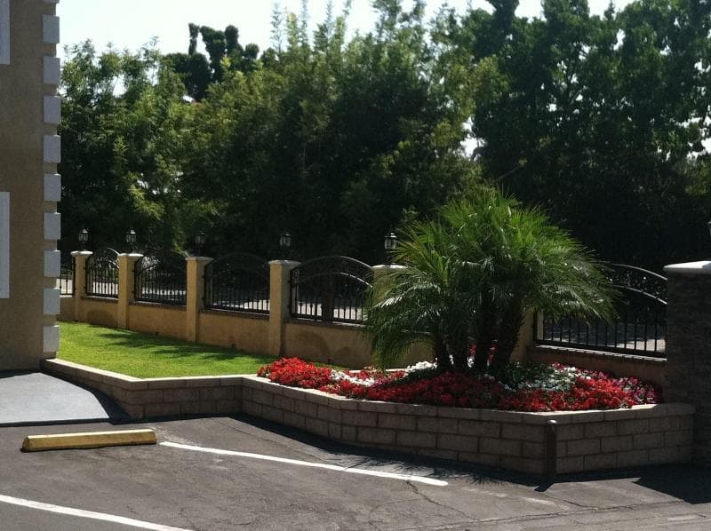 Walnut Inn & Suites 5