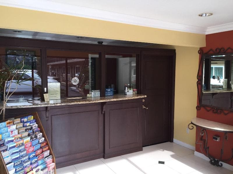 Walnut Inn & Suites 2