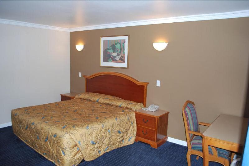 Walnut Inn & Suites photo 1
