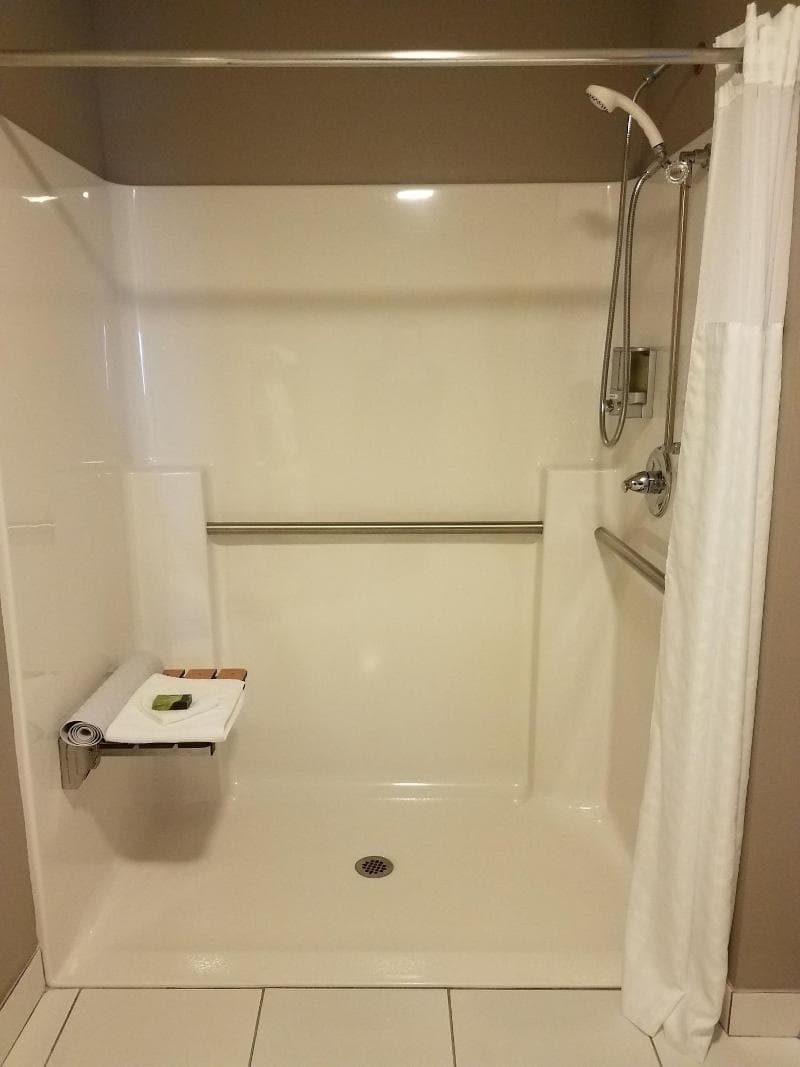 Boulders Inn & Suites 3
