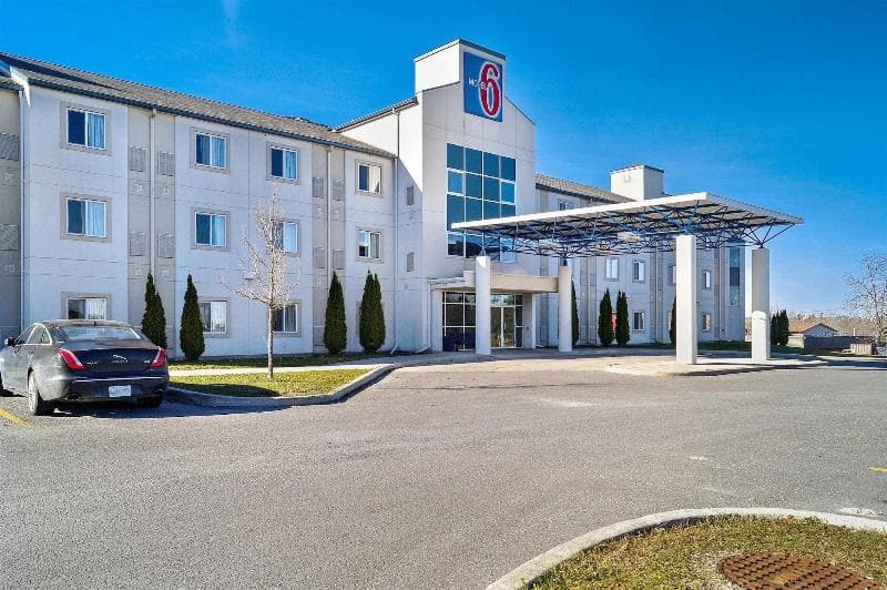 Motel 6 Peterborough 4