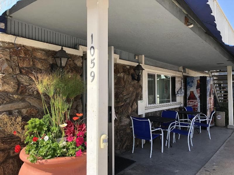 The Shores Inn 4