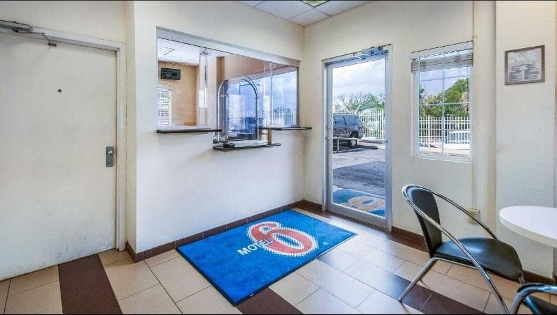 Motel 6 Washington Dc - Convention Center 4