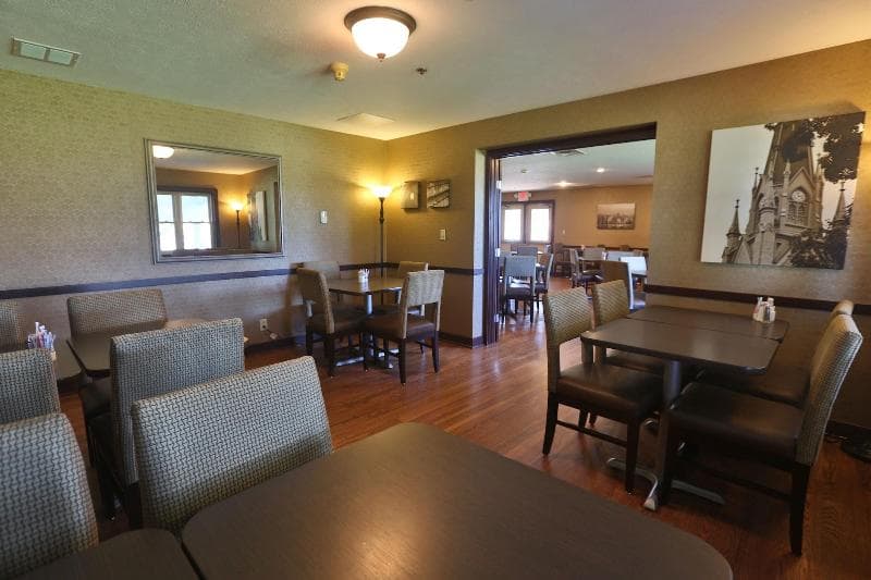 Ivy Court Inn And Suites 3