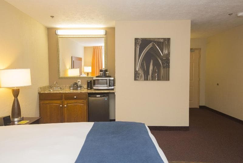 Ivy Court Inn And Suites 4