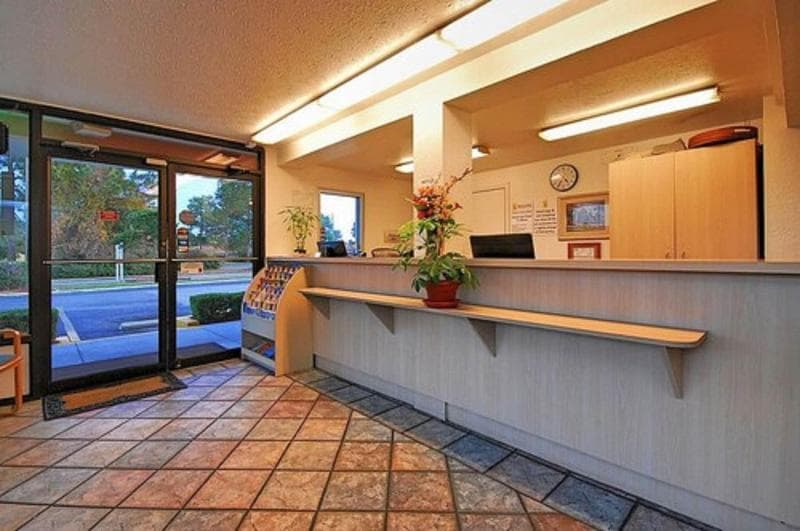 Super 6 Inn & Suites 3