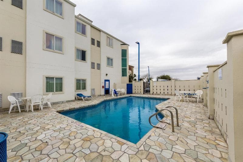 6 Pharr photo 1