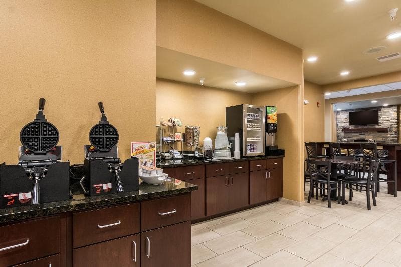 Harborcreek Cobblestone Hotel 4