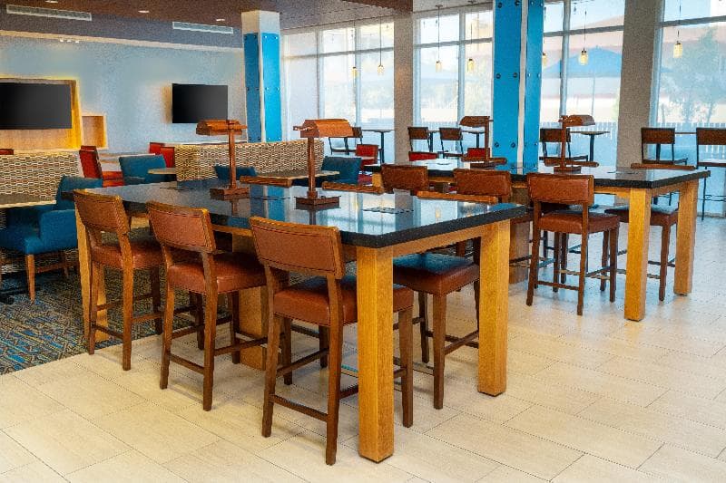 Holiday Inn Express & Suites Las Vegas - E Tropicana 4