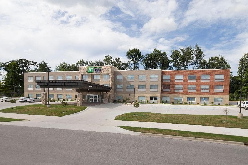 Holiday Inn Express & Suites Michigan City 5