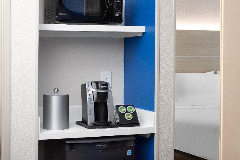 Holiday Inn Express & Suites Ft Myers Beach-Sanibel Gateway 4