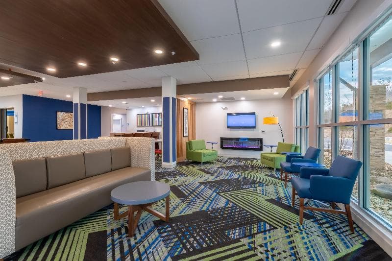 Holiday Inn Express And Suites Marion 4