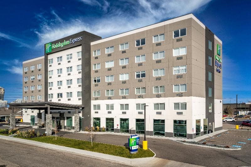 Holiday Inn Express & Suites Brandon 4