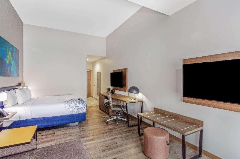 La Quinta Inn & Suites by Wyndham Miramar Beach-Destin 5