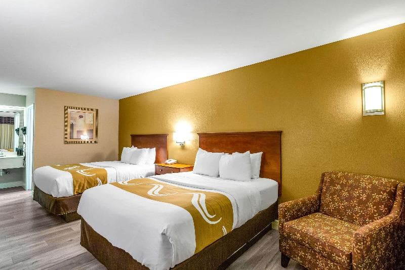 Quality Inn 4