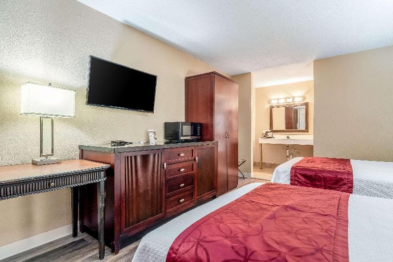 Rodeway Inn photo 1