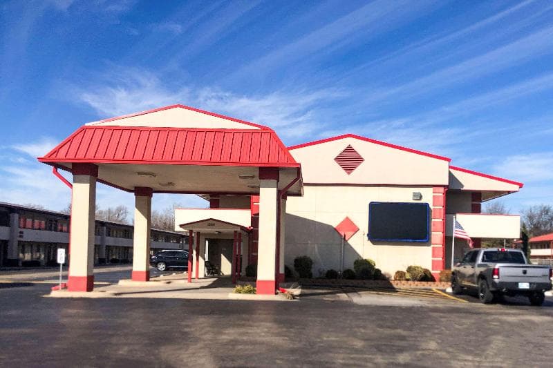 Econo Lodge 5