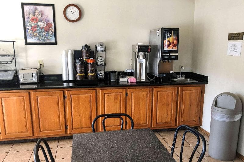 Econo Lodge photo 1