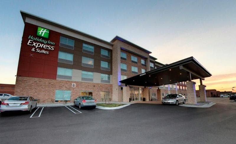 Holiday Inn Express & Suites Detroit North - Rosev 3