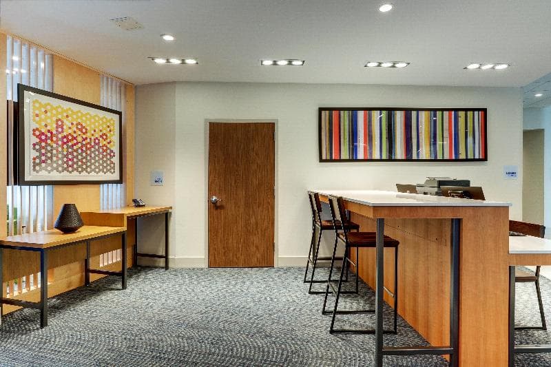 Holiday Inn Express & Suites Roanoke Civic Center 5