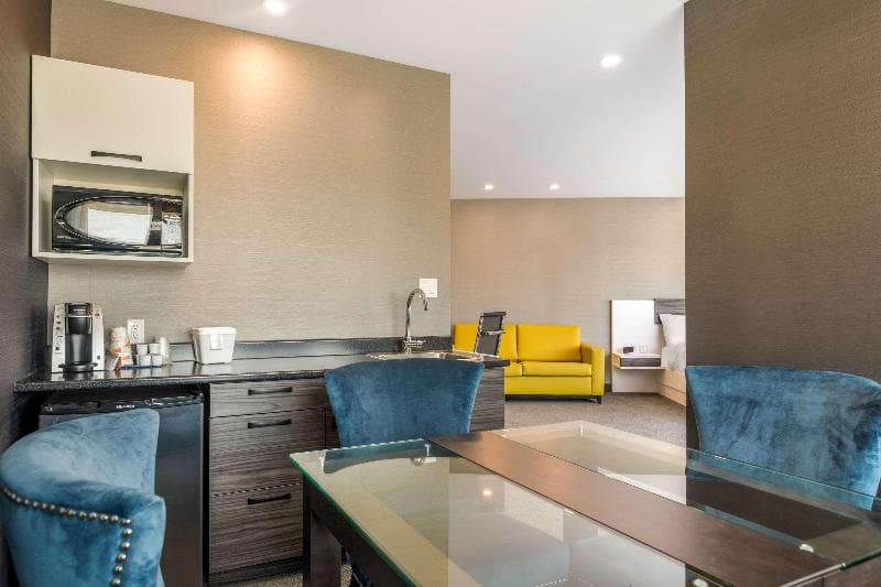 Quality Inn & Suites 2