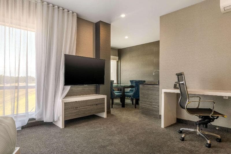 Quality Inn & Suites 3