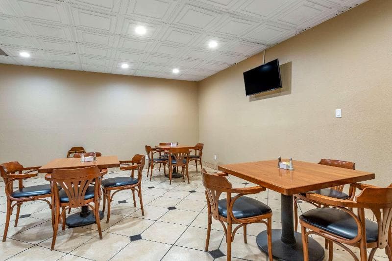 Clarion Inn & Suites Roswell 3