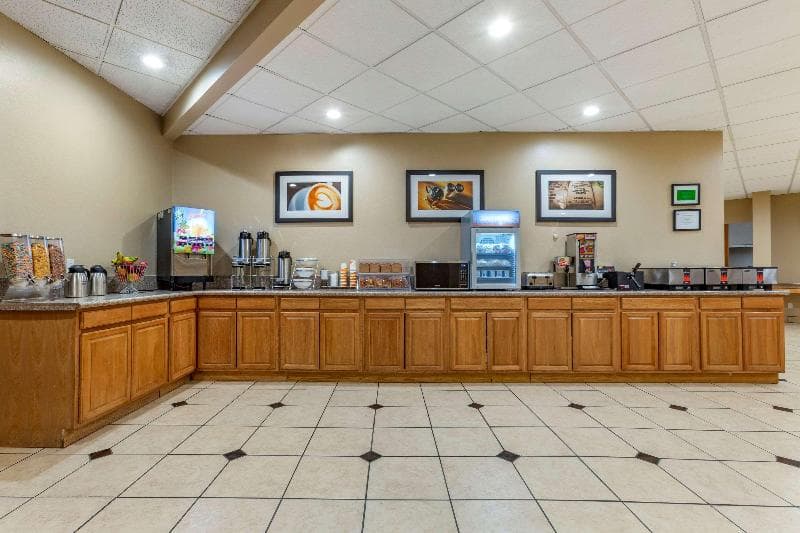 Clarion Inn & Suites Roswell 5