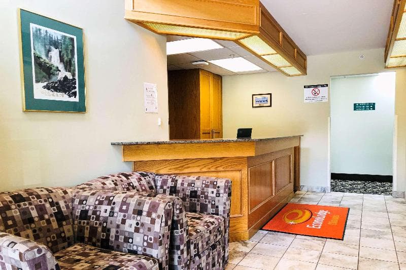 Econo Lodge 4
