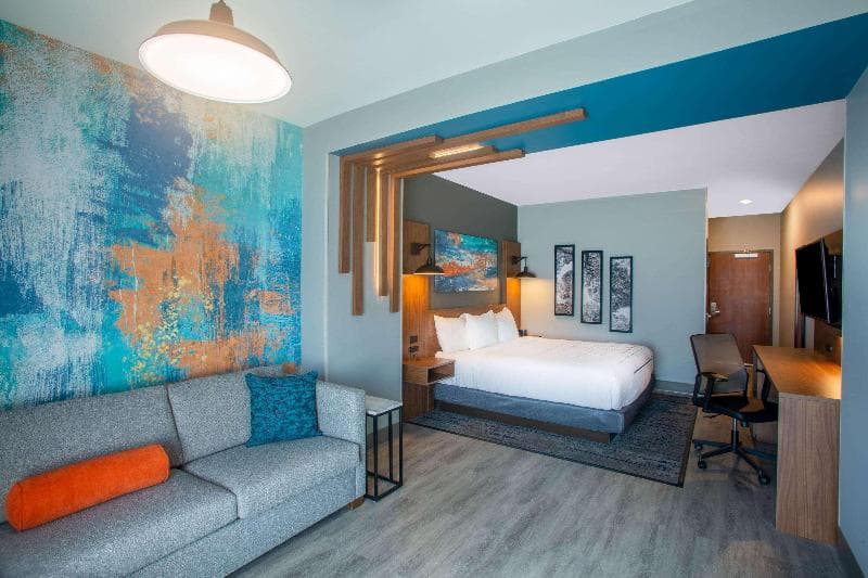 La Quinta Inn & Suites by Wyndham Oxford 5