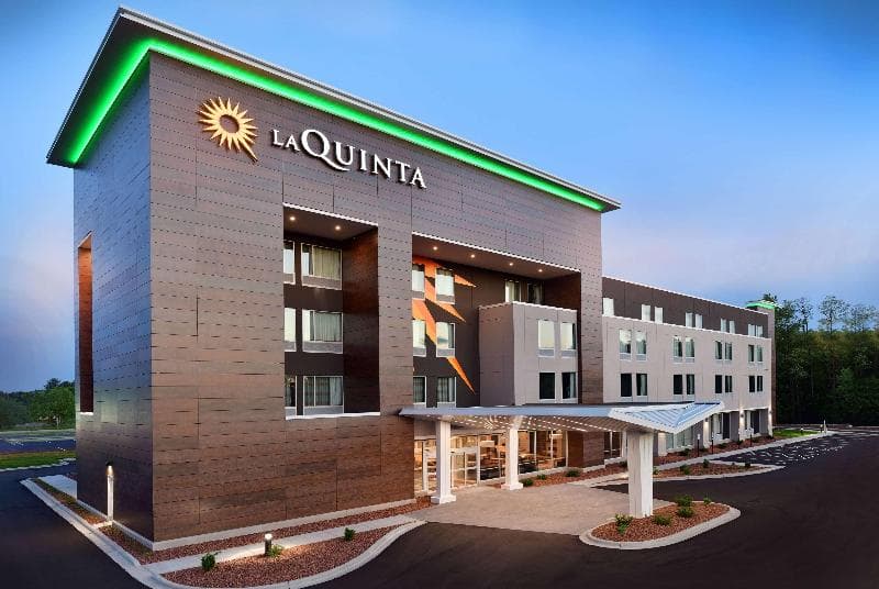 La Quinta Inn & Suites by Wyndham Wisconsin Dells 4