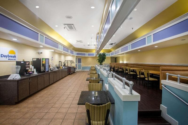 Days Inn by Wyndham Mobile I-65 3