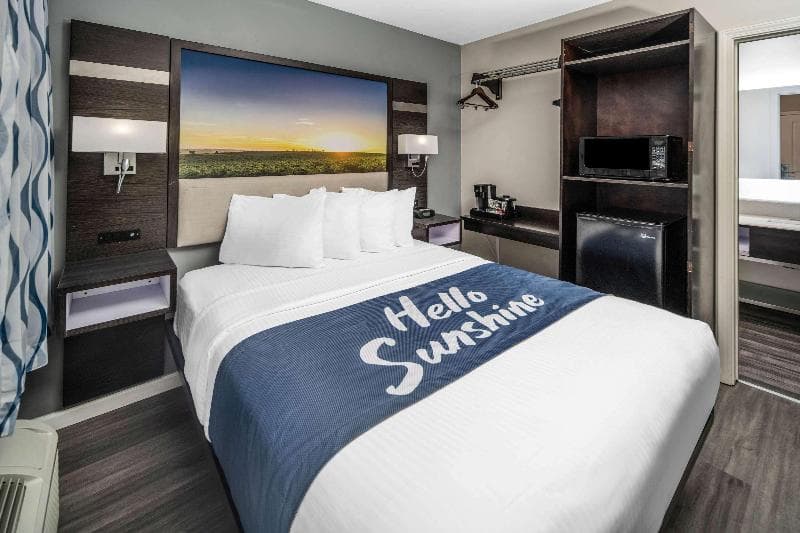 Days Inn by Wyndham Galt 4
