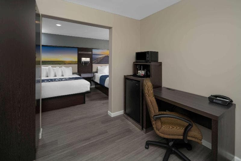 Days Inn by Wyndham Galt 5