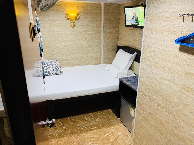 Sleep In Hotel 5