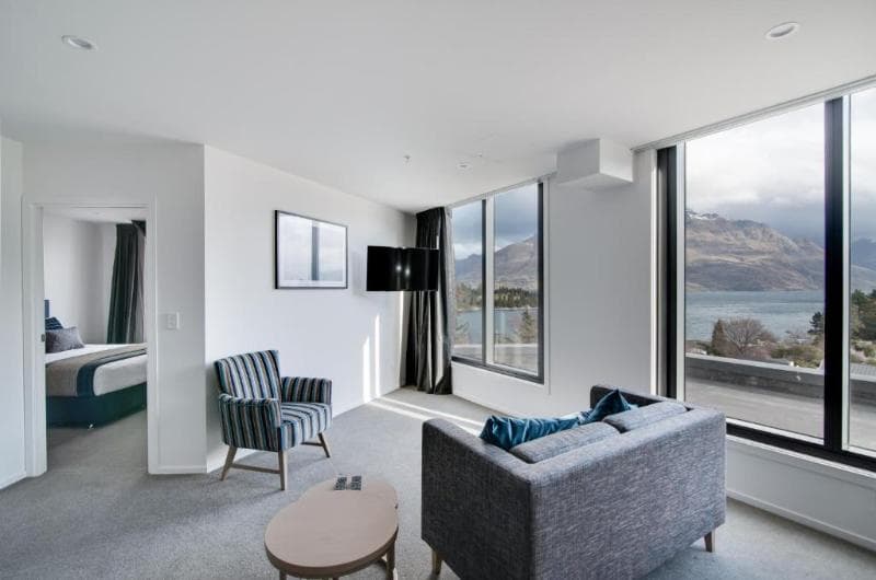 Ramada By Wyndham Queenstown Central 4