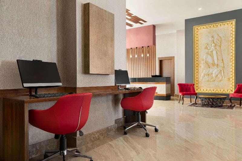 Ramada by Wyndham Van photo 1