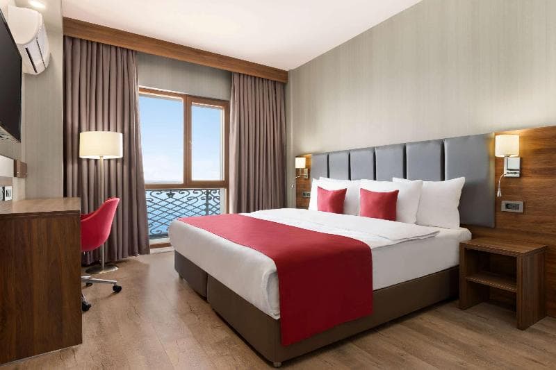 Ramada by Wyndham Van 4