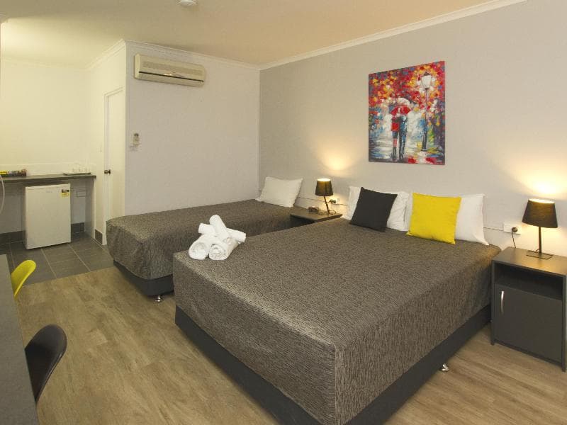 Glenmore Palms Motel 5