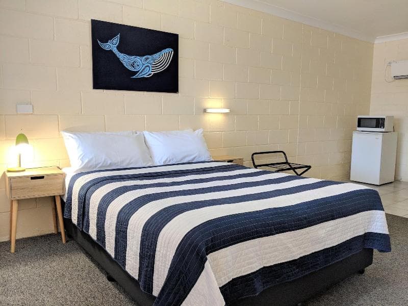 Sail Inn Motel 4