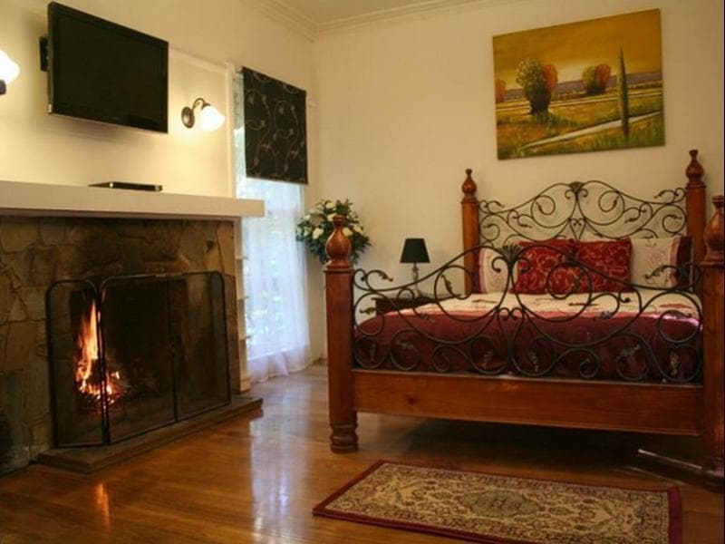Tudor Cottages Mount Dandenong (Adults Only) main