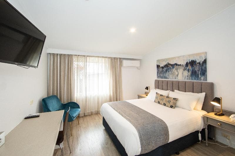New England Motor Lodge 2