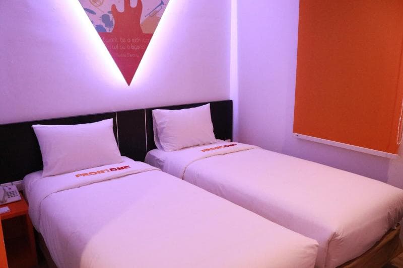 Front One Inn Hotel Semarang 1