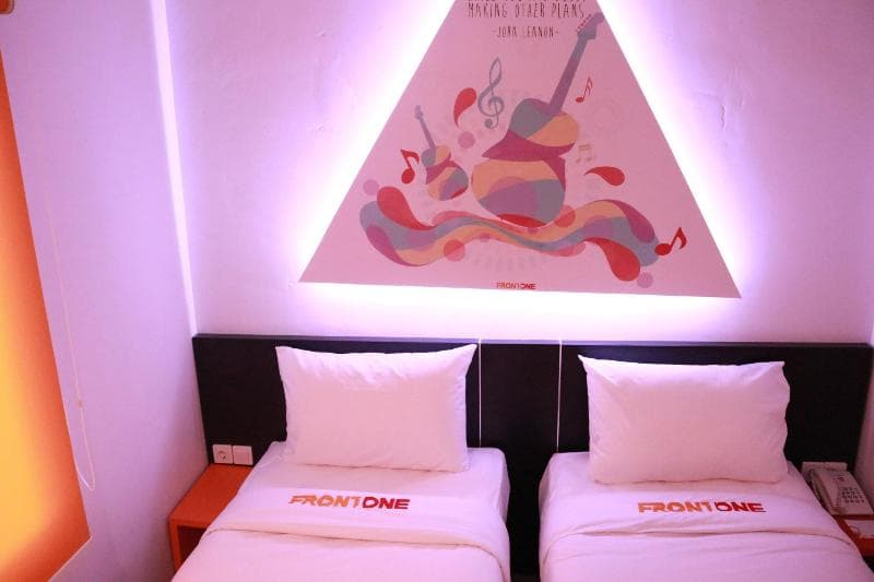 Front One Inn Hotel Semarang 4