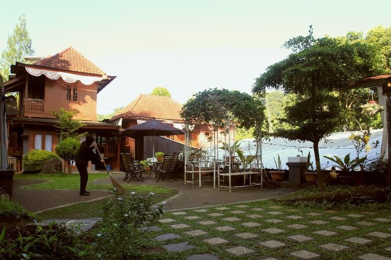 Bantal Guling Villa Bandung main