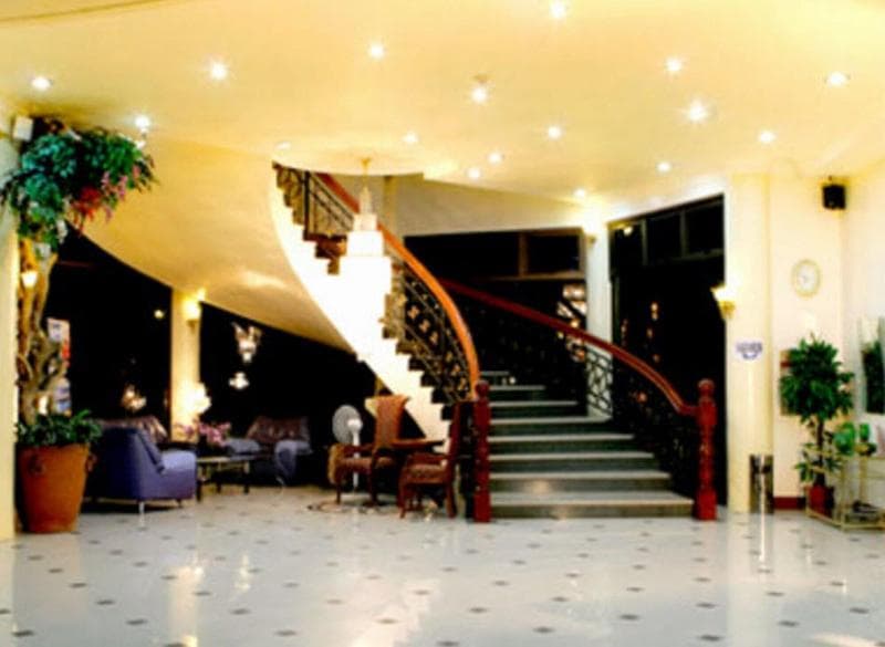 Crown Royale Hotel 5