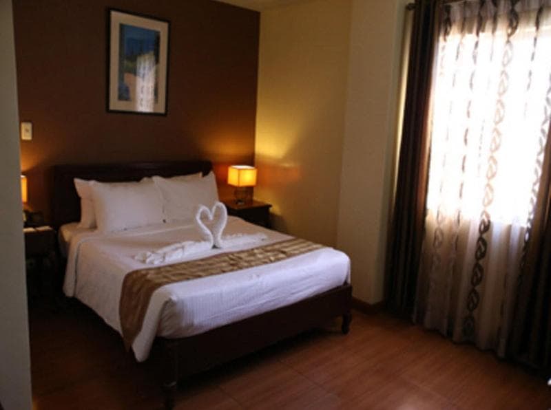 Crown Royale Hotel 4